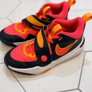 Nike Team Hustle D 11 Big Kids' Basketball Shoes - Size 3.5Y